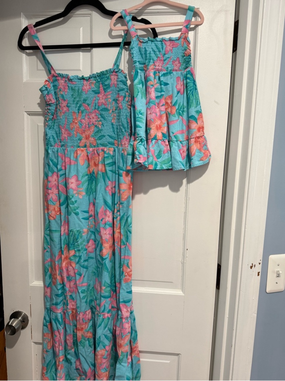 Mommy and Me Size S + 2T Matching Tropical Ruffle Dress Splish-Splash blue